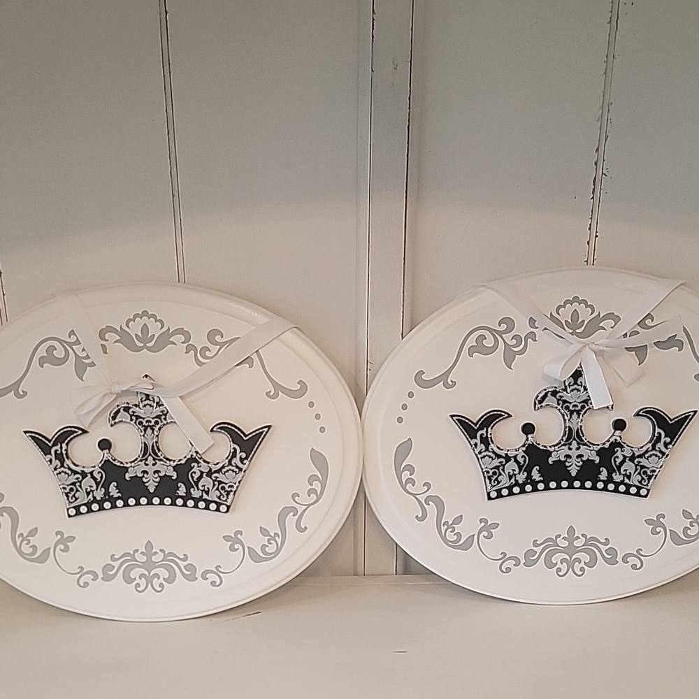 Elegant White and Gray Crown Wall Decor